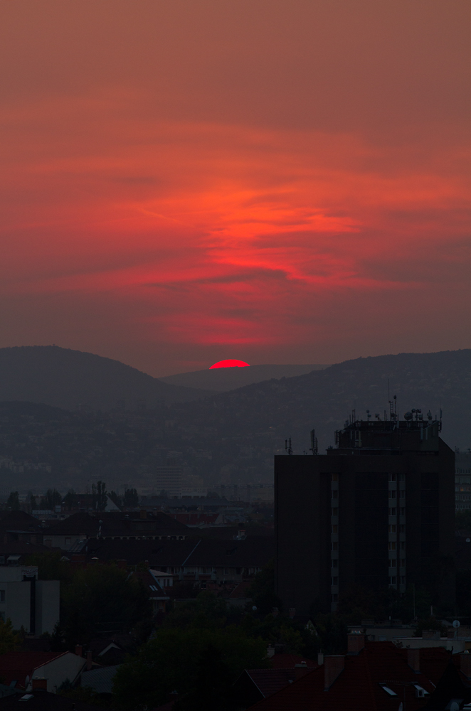 Lakótelepi naplemente